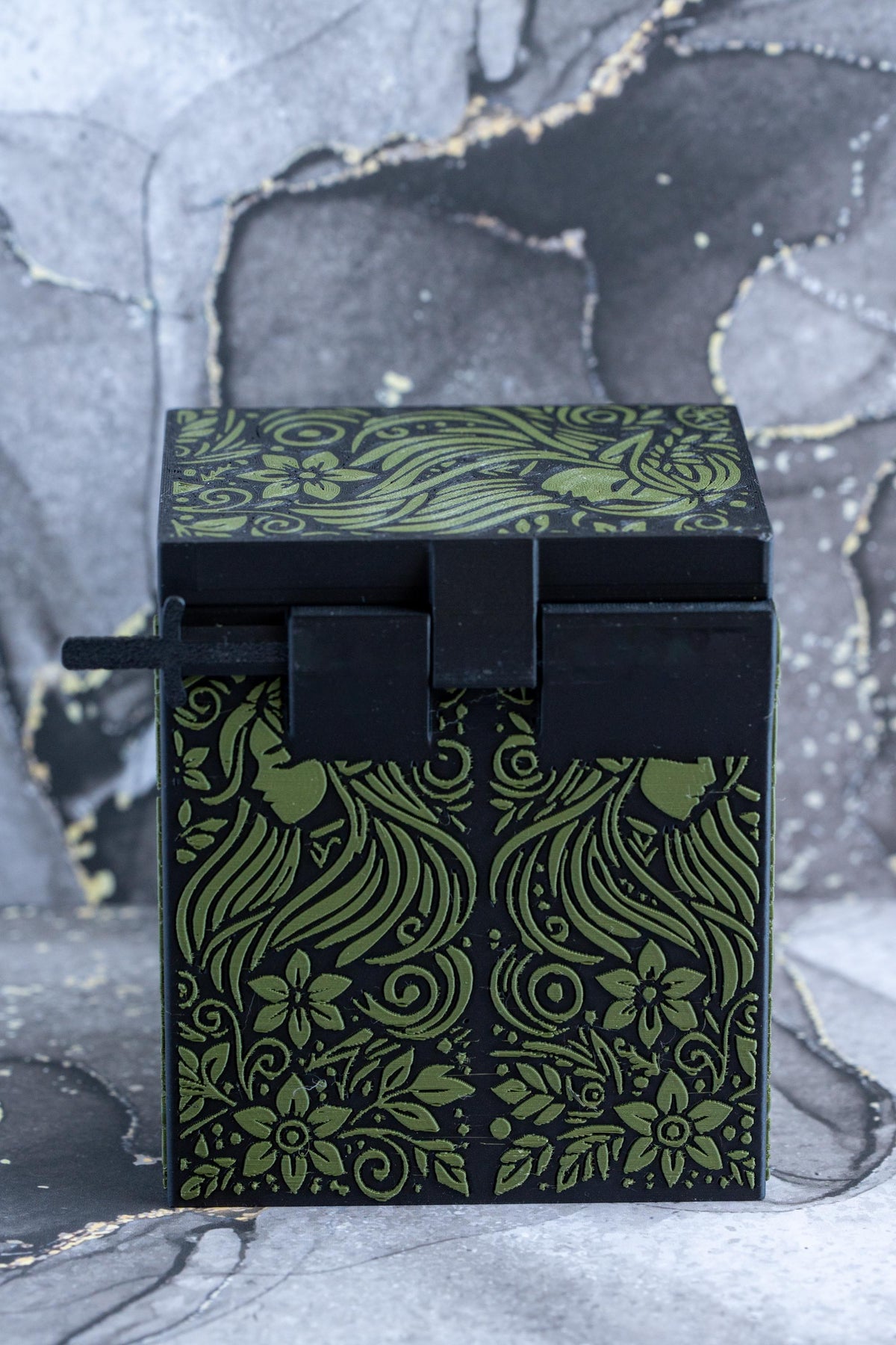 Elf MTG Deck Box Holds 100+ Cards