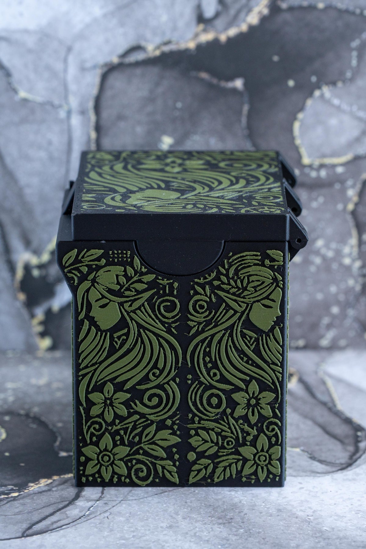 Elf MTG Deck Box Holds 100+ Cards